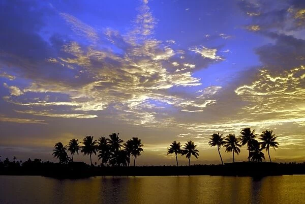 07314DTBM. Colourful clouds at dusk, Kerala, India, Asia