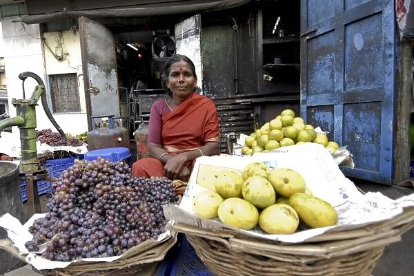 11734TNBL. Fruit stall in the market, Madurai, Tamil Nadu, India, Asia