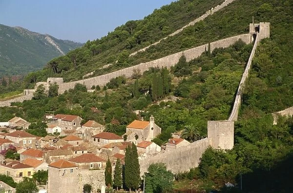 The 14th century walls, Ston, Croatia, Europe