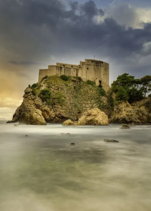 Framed Print : The 16th century Lovrjenac Fortress at sunset with a long exposure ocean foreground Framed Print : The 16th century Lovrjenac Fortress at sunset with a long exposure ocean foreground