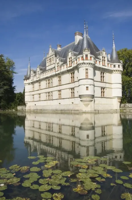 Framed Print : The 16th century moated Chateau d Azay le Rideau, Indre-et-Loire, Loire Valley Framed Print : The 16th century moated Chateau d Azay le Rideau, Indre-et-Loire, Loire Valley