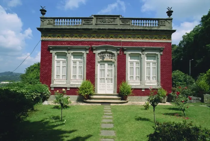 Framed Print : An 18th century miniature mansion Framed Print : An 18th century miniature mansion