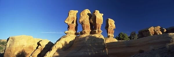 321-4153. Sculptured rock formations, Devils Garden