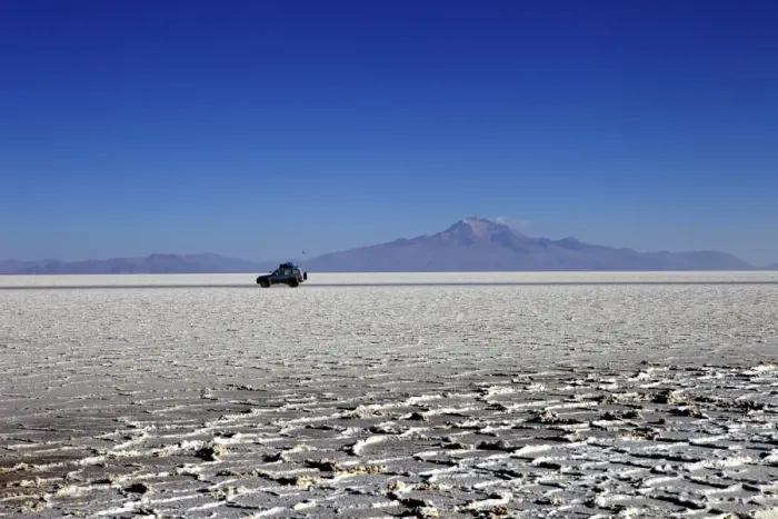 Framed Print : A 4x4 on Salar de Uyuni, the largest salt flat in the world, South West Bolivia, Bolivia, South America Framed Print : A 4x4 on Salar de Uyuni, the largest salt flat in the world, South West Bolivia, Bolivia, South America