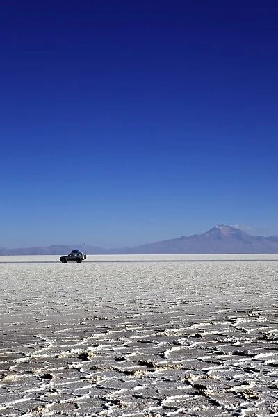 A 4x4 on Salar de Uyuni, the largest salt flat in the world, South West Bolivia, Bolivia, South America