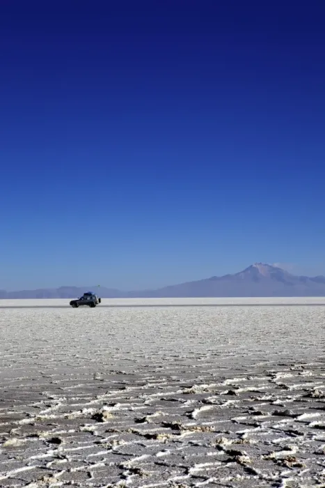 Framed Print : A 4x4 on Salar de Uyuni, the largest salt flat in the world, South West Bolivia, Bolivia, South America Framed Print : A 4x4 on Salar de Uyuni, the largest salt flat in the world, South West Bolivia, Bolivia, South America