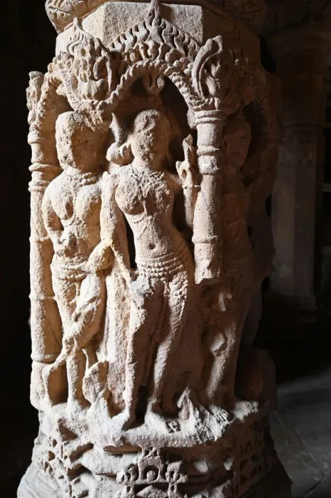 Framed Print : One of the 52 ornately carved pillars in the Sabhamandapa Framed Print : One of the 52 ornately carved pillars in the Sabhamandapa