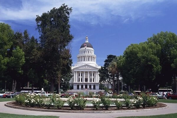 657-432. Exterior of the State Capitol Building
