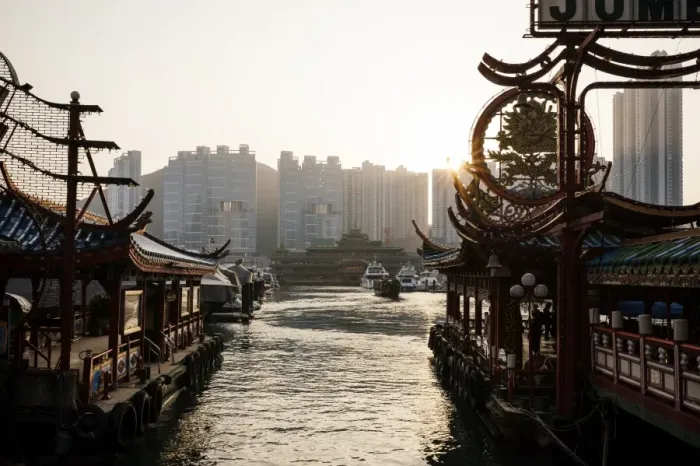 Framed Print : Aberdeen Harbour at sunset, Hong Kong Island, China, Asia Framed Print : Aberdeen Harbour at sunset, Hong Kong Island, China, Asia