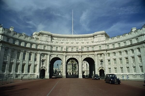 Admiralty Arch, at the end of The Mall, off Trafalgar Square, London, England