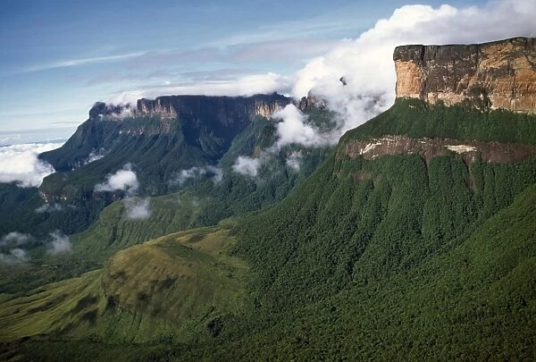 Aerial image of tepuis showing Mount Auyantepui (Auyantepuy) (Devils Mountain)