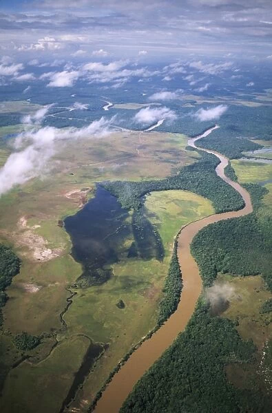 Aerial image of Yuruani River near Masu-paru-mota, Canaima National Park