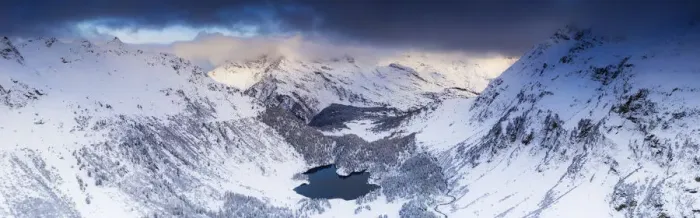 Framed Print : Aerial panoramic of Lake Cavloc and snowy woods, Bregaglia Valley, Engadine Framed Print : Aerial panoramic of Lake Cavloc and snowy woods, Bregaglia Valley, Engadine