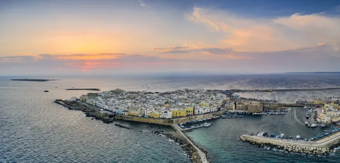 Framed Print : Aerial view of Gallipoli at sunset, Lecce province, Salento, Apulia, Italy, Europe Framed Print : Aerial view of Gallipoli at sunset, Lecce province, Salento, Apulia, Italy, Europe