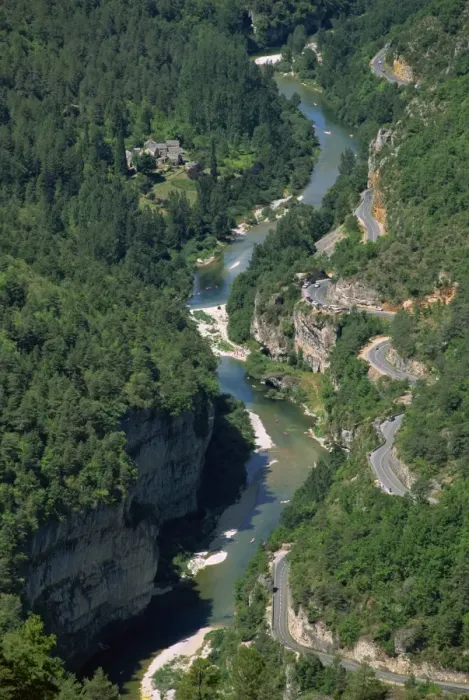 Framed Print : Aerial view of the Gorges du Tarn from Roc des Hourtous, in Lozere, Languedoc Roussillon Framed Print : Aerial view of the Gorges du Tarn from Roc des Hourtous, in Lozere, Languedoc Roussillon