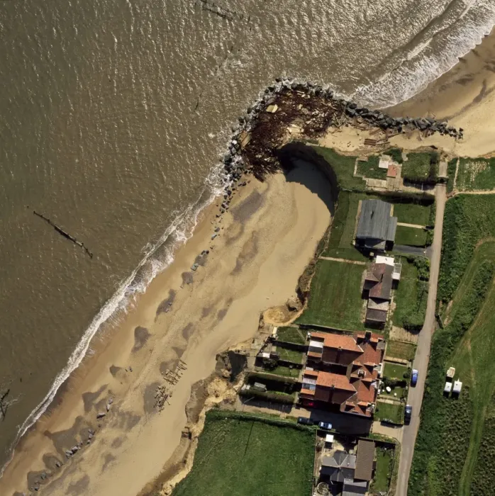 Framed Print : Aerial view of Happisburgh, showing precarious position of several houses as cliffs are eroded by coastal erosion, Norfolk, England, United Framed Print : Aerial view of Happisburgh, showing precarious position of several houses as cliffs are eroded by coastal erosion, Norfolk, England, United