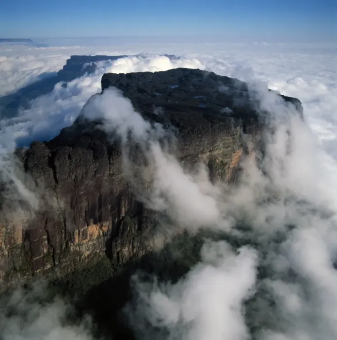 Framed Print : Aerial view of northern section of Mount Kukenaam (Kukenan) (Cuguenan) Framed Print : Aerial view of northern section of Mount Kukenaam (Kukenan) (Cuguenan)