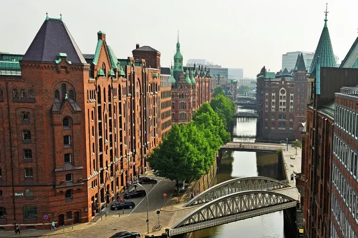 Framed Print : Aerial view over St. Annenfleet et Hollandischbrookfleet canal in the Speicherstadt (City of Warehouses), HafenCity district, Hamburg, Germany, Europe Framed Print : Aerial view over St. Annenfleet et Hollandischbrookfleet canal in the Speicherstadt (City of Warehouses), HafenCity district, Hamburg, Germany, Europe