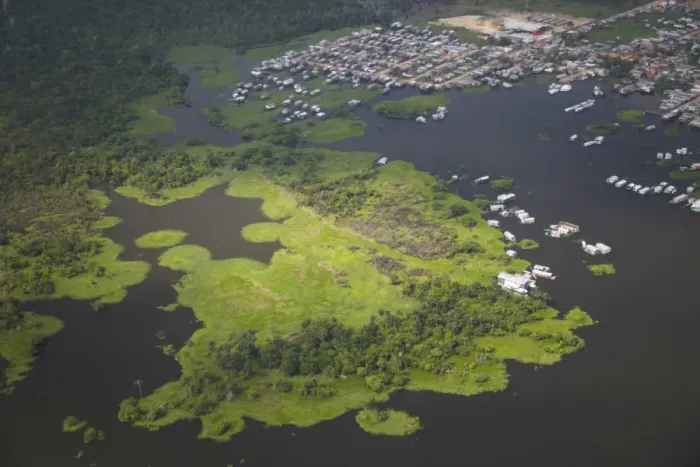Framed Print : Aerial view of stilt houses along Rio Negro, Manaus, Amazonas, Brazil, South America Framed Print : Aerial view of stilt houses along Rio Negro, Manaus, Amazonas, Brazil, South America
