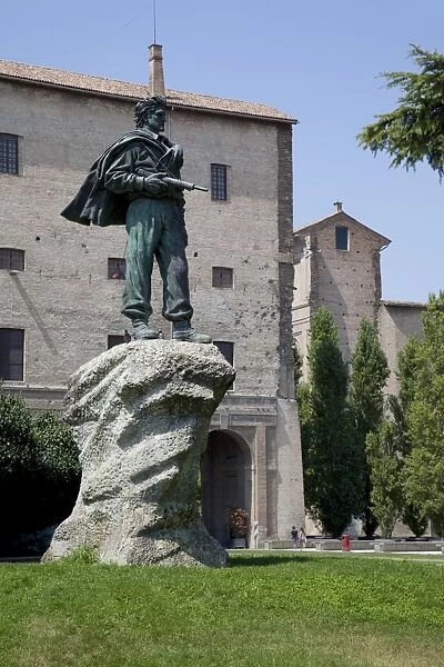Al Partigiano Monument and Palazzo Della Pilotta, Piazza del Pace, Parma