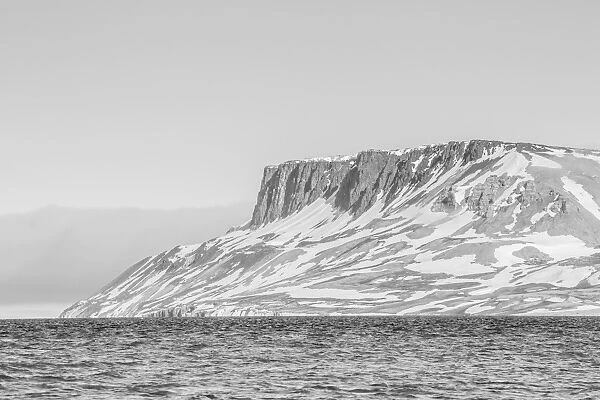 Alkefjellet (Auk Mountain) at Kapp Fanshawe, Spitsbergen, Svalbard, Norway, Scandinavia, Europe