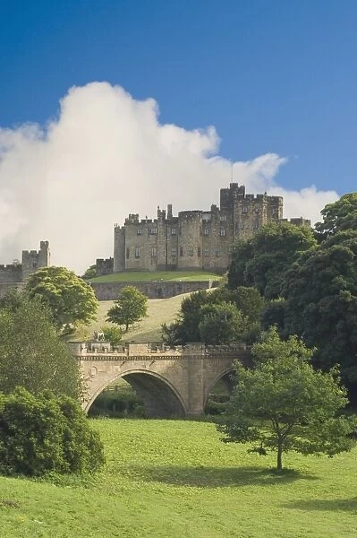 Alnwick Castle and Lion Bridge, Alnwick, Northumbria, England, United Kingdom, Europe