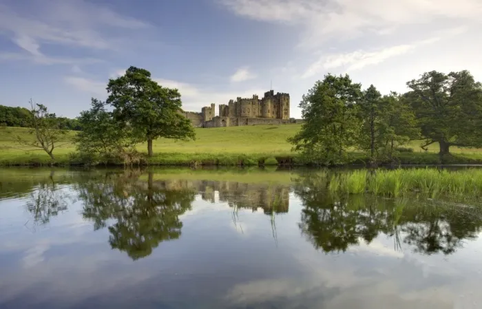 Framed Print : Alnwick Castle reflecting in River Aln, Alnwick, Northumberland, England Framed Print : Alnwick Castle reflecting in River Aln, Alnwick, Northumberland, England