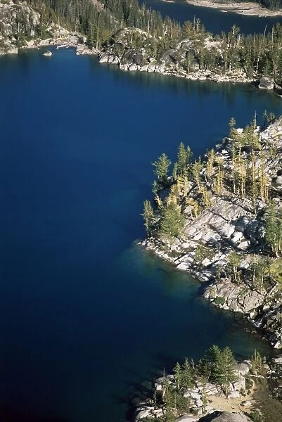 Alpine lake in the Goat Rocks recreation area