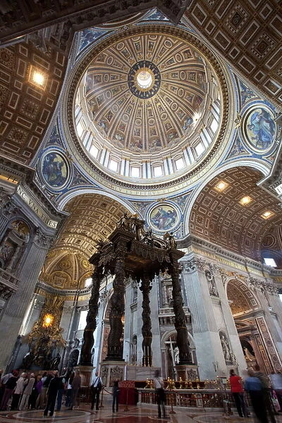 The altar with Berninis baldacchino, St. Peters Basilica, Vatican City