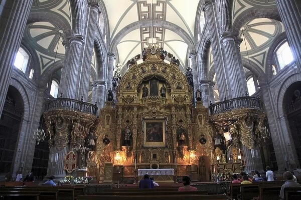 Altar, Metropolitan Cathedral, the largest church in Latin America, Zocalo