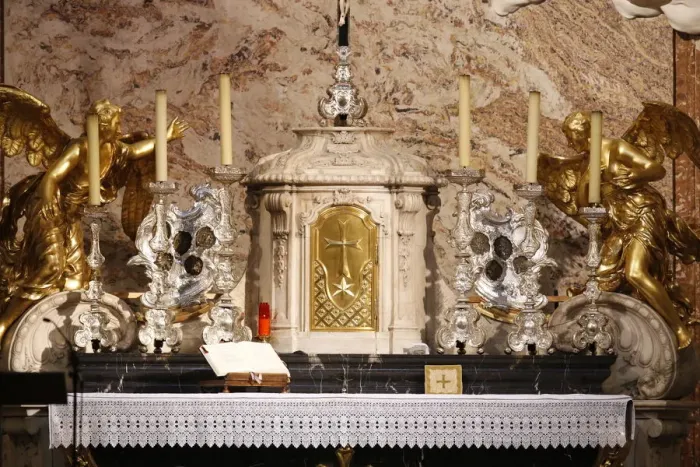 Framed Print : Altar and tabernacle, Karlskirche (St. Charless Church), Vienna, Austria, Europe Framed Print : Altar and tabernacle, Karlskirche (St. Charless Church), Vienna, Austria, Europe