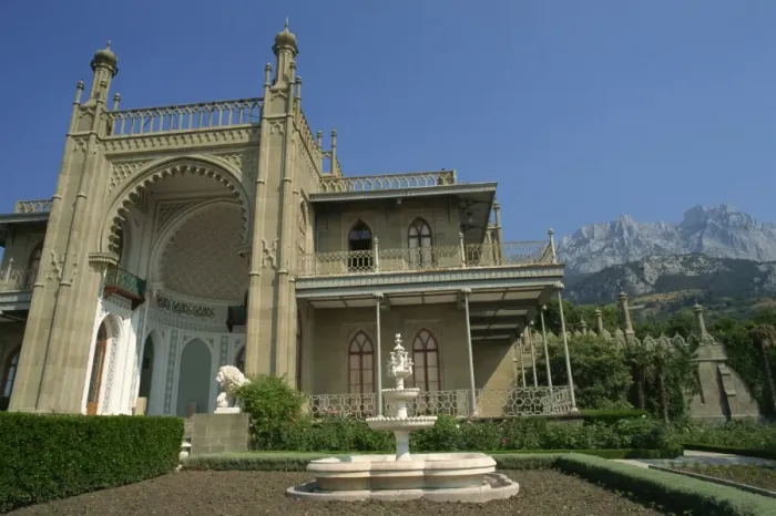 Framed Print : Alupka Palace, Yalta, Crimea, Ukraine, Europe
