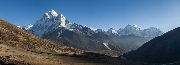 Ama Dablam and the Khumbu valley, Himalayas, Nepal, Asia