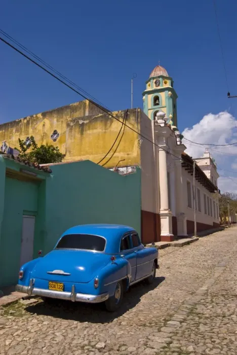 Framed Print : American Oldtimer in the cobbled streets of Trinidad, Cuba, West Indies