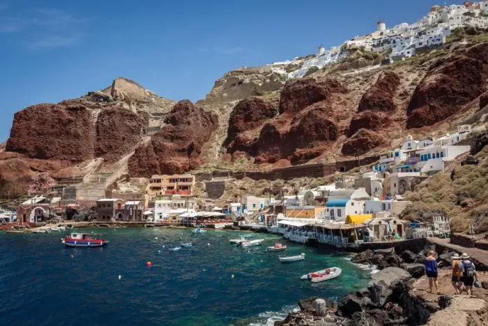 Framed Print : Ammoudi Bay (Amoudi) at the bottom of the steps below Oia, Santorini, Cyclades, Greek Islands