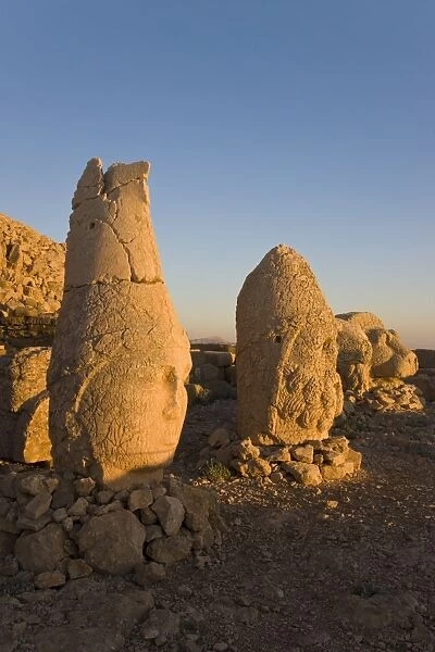 Ancient carved stone heads of the gods, Nemrut Dagi (Nemrut Dag), on the summit of Mount Nemrut