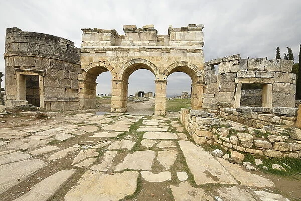 Ancient City of Hierapolis, Pamukkale, UNESCO World Heritage Site, Anatolia, Turkey, Asia Minor, Asia