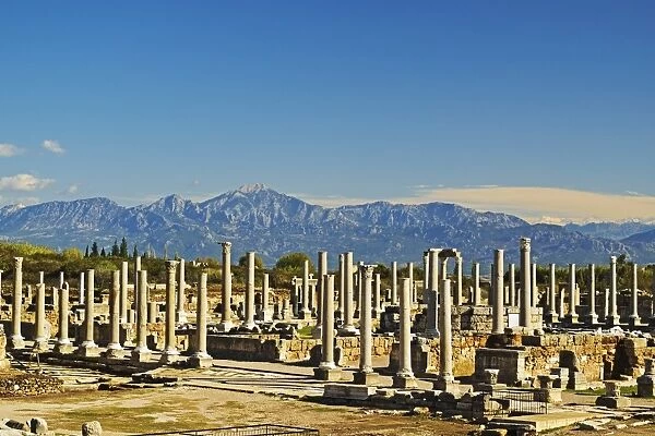 Ancient city of Perge and Taurus Mountains, Antalya Province, Anatolia, Turkey, Asia Minor, Eurasia
