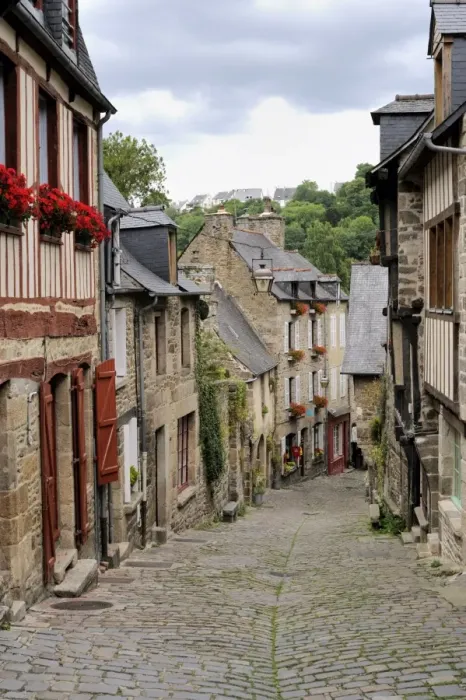 Framed Print : Ancient cobbled street and houses, Rue du Petit Fort, Dinan, Cotes-d Armor Framed Print : Ancient cobbled street and houses, Rue du Petit Fort, Dinan, Cotes-d Armor