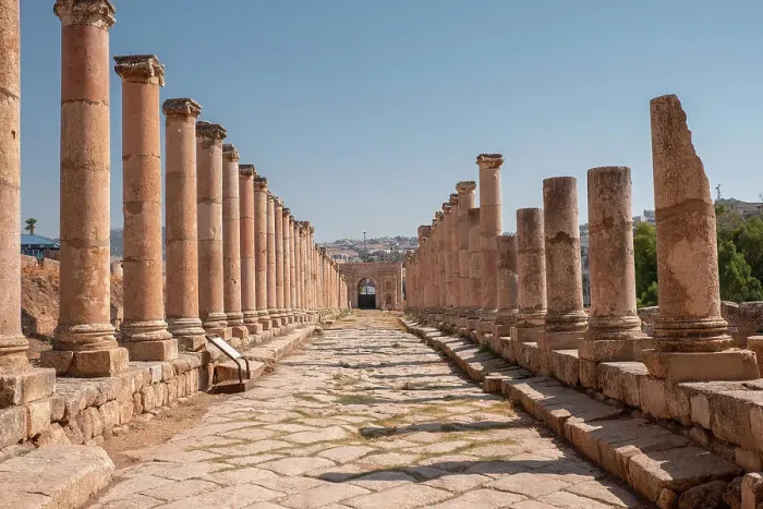 Framed Print : Ancient Roman stone road with a colonnade, Jerash, Jordan, Middle East Framed Print : Ancient Roman stone road with a colonnade, Jerash, Jordan, Middle East