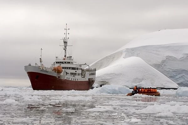 Antarctic Dream ship, Paradise Bay, Antarctic Peninsula, Antarctica, Polar Regions