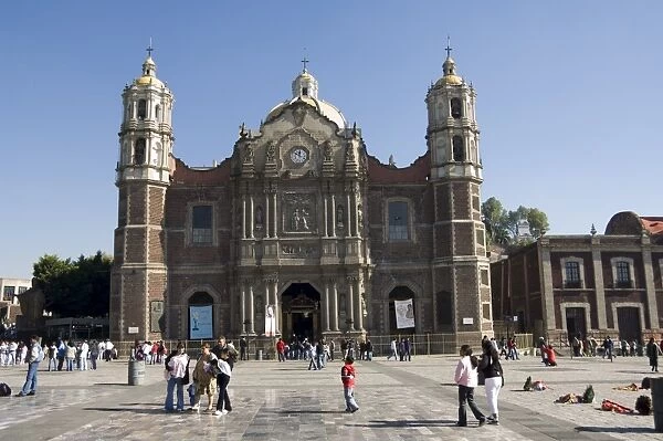 The Antigua Basilica adjacent to the Basilica de Guadalupe
