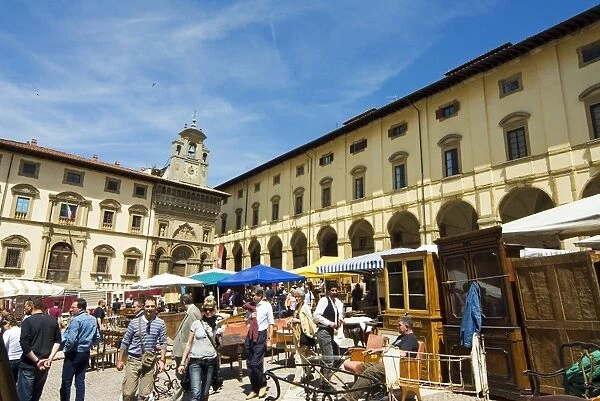 Antiquarian Fair in Piazza Vasari, Arezzo, Tuscany, Italy, Europe