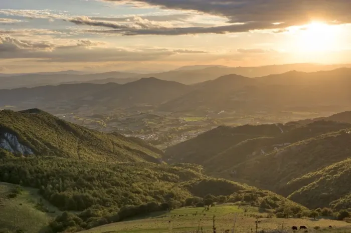 Framed Print : Apennines at sunset, Monte Cucco Park, Apennines, Umbria, Italy, Europe Framed Print : Apennines at sunset, Monte Cucco Park, Apennines, Umbria, Italy, Europe