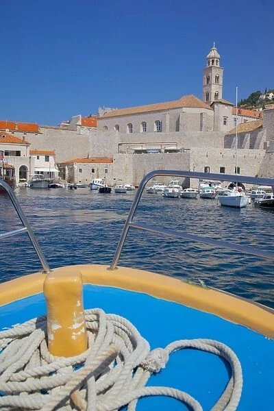 Approaching Old Town, UNESCO World Heritage Site, by boat, Dubrovnik, Dalmatia, Croatia, Europe