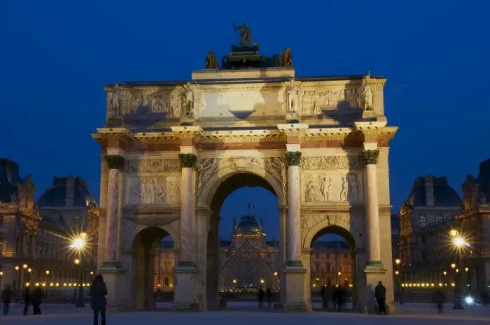 Framed Print : Arc du Carrousel, Place du Carrousel, with Louvre in the background at night Framed Print : Arc du Carrousel, Place du Carrousel, with Louvre in the background at night