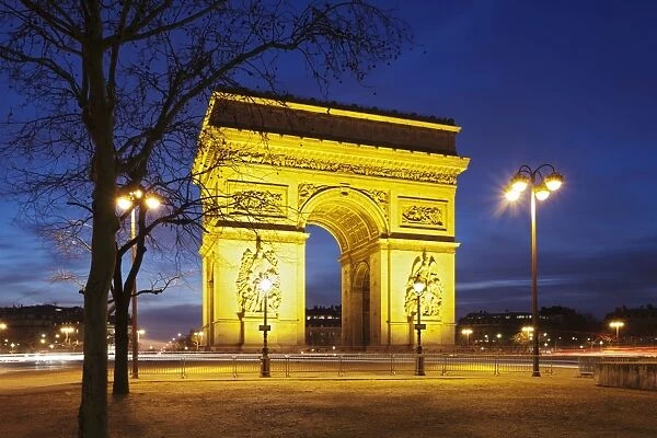 Arc de Triomphe at dusk, Paris, Ile de France, France, Europe