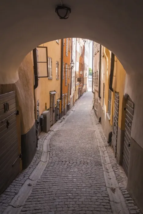 Framed Print : Arch and cobblestone alley in historic Gamla Stan, Stockholm, Sweden, Scandinavia, Europe