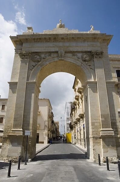 Arch of the Porta Reale