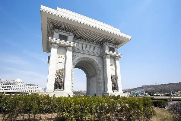 Arch of Triumph, 3m higher than the Arc de Triomphe in Paris, Pyongyang, Democratic Peoples Republic of Korea (DPRK), North Korea, Asia